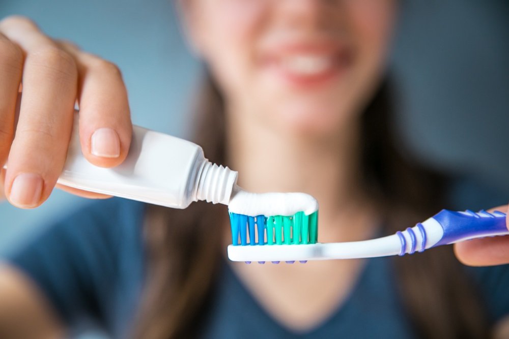 Врачи рассказали об опасности полоскания рта после чистки зубов