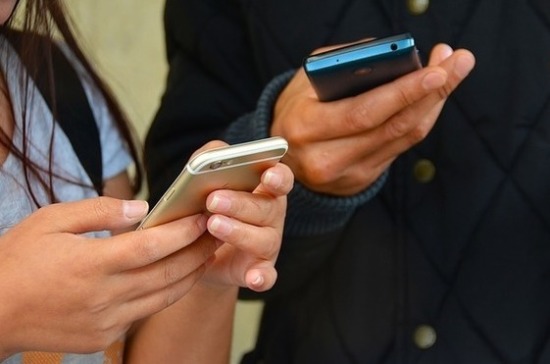 Учёные опровергли миф о вреде микроволновок и сотовых телефонов