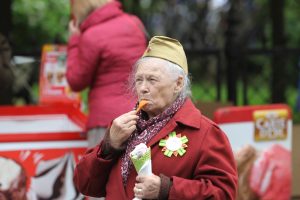 Майский холод: на площади Островского прошёл фестиваль мороженого