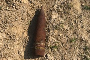 На Кузьмоловском карьере нашли ржавый снаряд