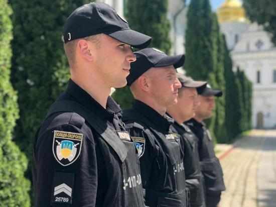Украина подготовила 800 полицейских для возвращения Донбасса