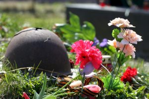 Немецкие и российские военные облагородили братские могилы на Невском пятачке и Синявинских высотах