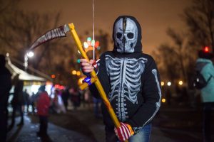 Темно и (не) страшно: город отпраздновал Хэллоуин