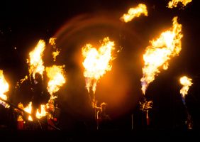 Пламя без дыма бывает: в Петербурге встречают зимний фестиваль огня