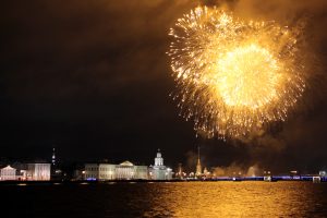 Огонь защитника отечества: в Петербурге армейский праздник отметили фейерверком