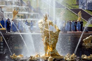 Терпеливо ждём своего часа: в Петербургу виртуально запустили фонтаны