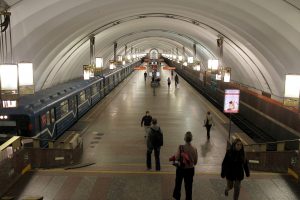 Движение на «оранжевой» ветке петербургского метро закрывалось из-за падения пассажира на рельсы