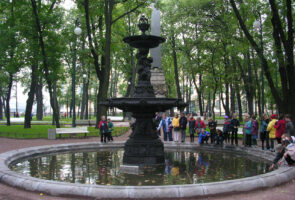 Смольный обещает скоро восстановить фонтан в Румянцевском саду